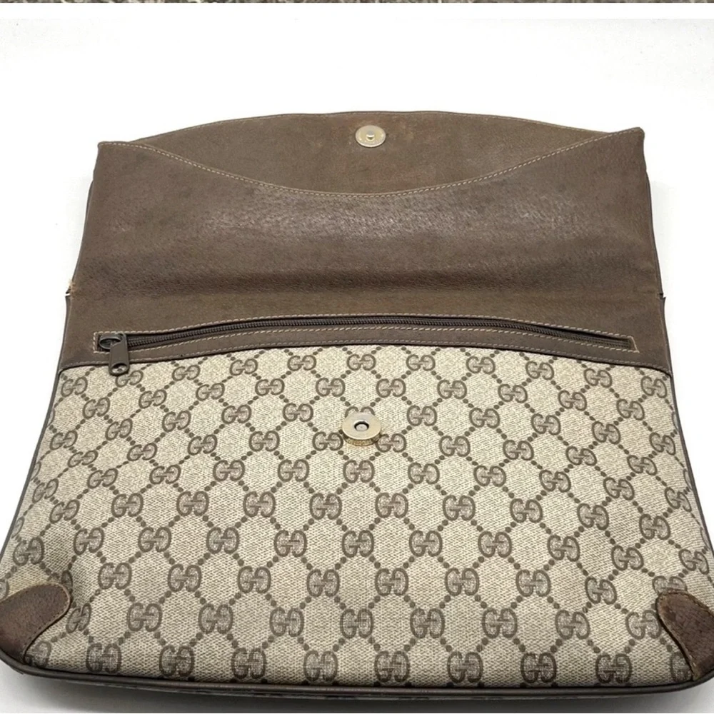 Gucci Brown Monogram Clutch Bag-vintage with wear - Picture 7 of 10